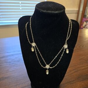 Necklace with rhinestones flowers and pearls